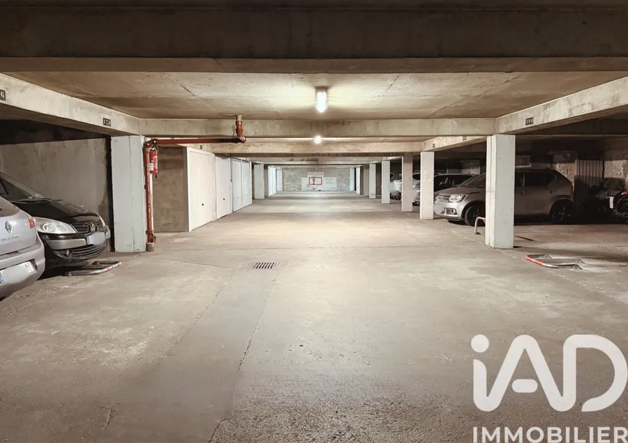 Parking à Paris (75011) photo 3