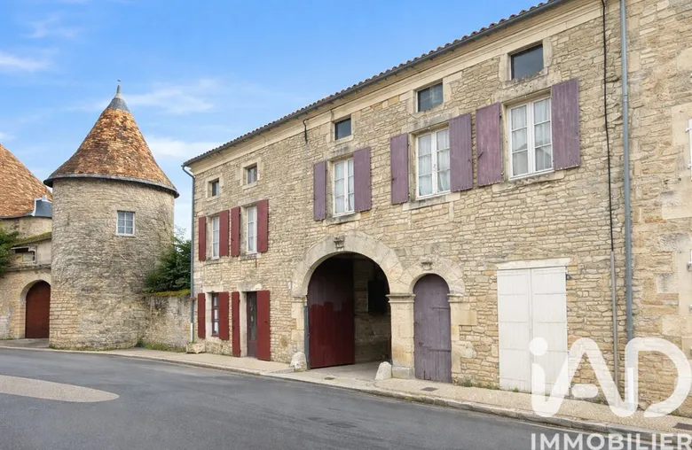 Immeuble 313 m² · à Villefagnan · 313 m² · 134 500 €