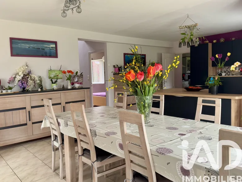 Maison 8 pièces 147 m² · à Tressignaux · 147 m² · 358 500 €