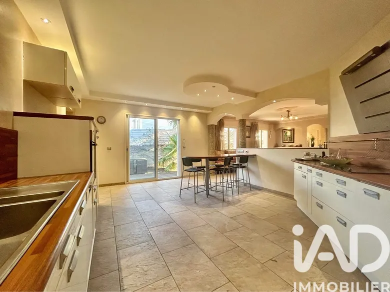 Maison 11 pièces 200 m² · à Saint-Jean-de-Védas · 200 m² · 590 000 €