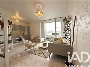 Apartment in La Ville-du-Bois (91620)