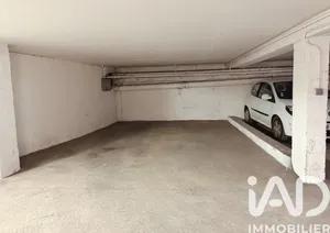 Parking à Paris (75011)