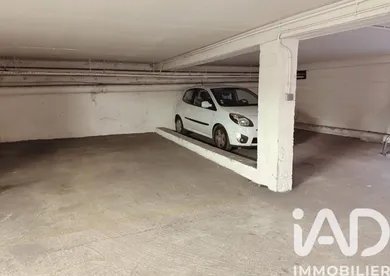 Parking à Paris (75011)