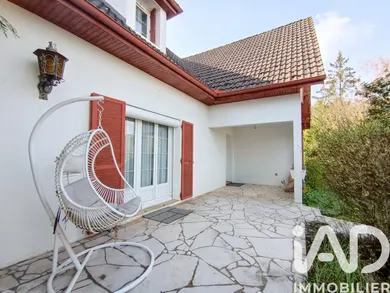 House in Paron (89100)