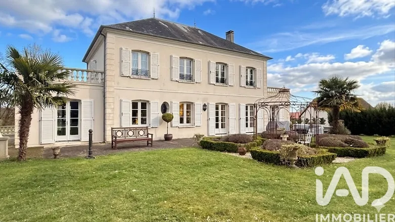 Maison 8 pièces 222 m² · à Saint-Éloy-de-Gy · 222 m² · 497 000 €