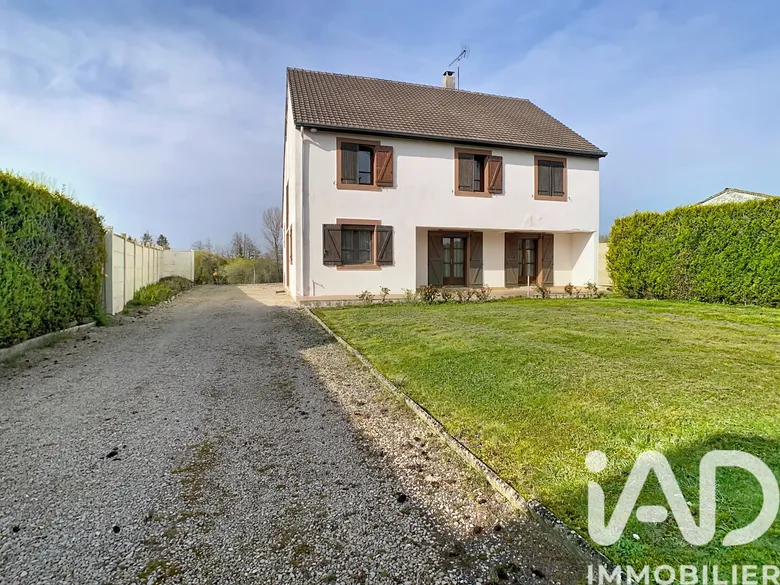 Maison 6 pièces 179 m² · à Clamanges · 178,8 m² · 215 000 €