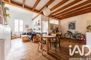 Apartment in Bordeaux (33800)