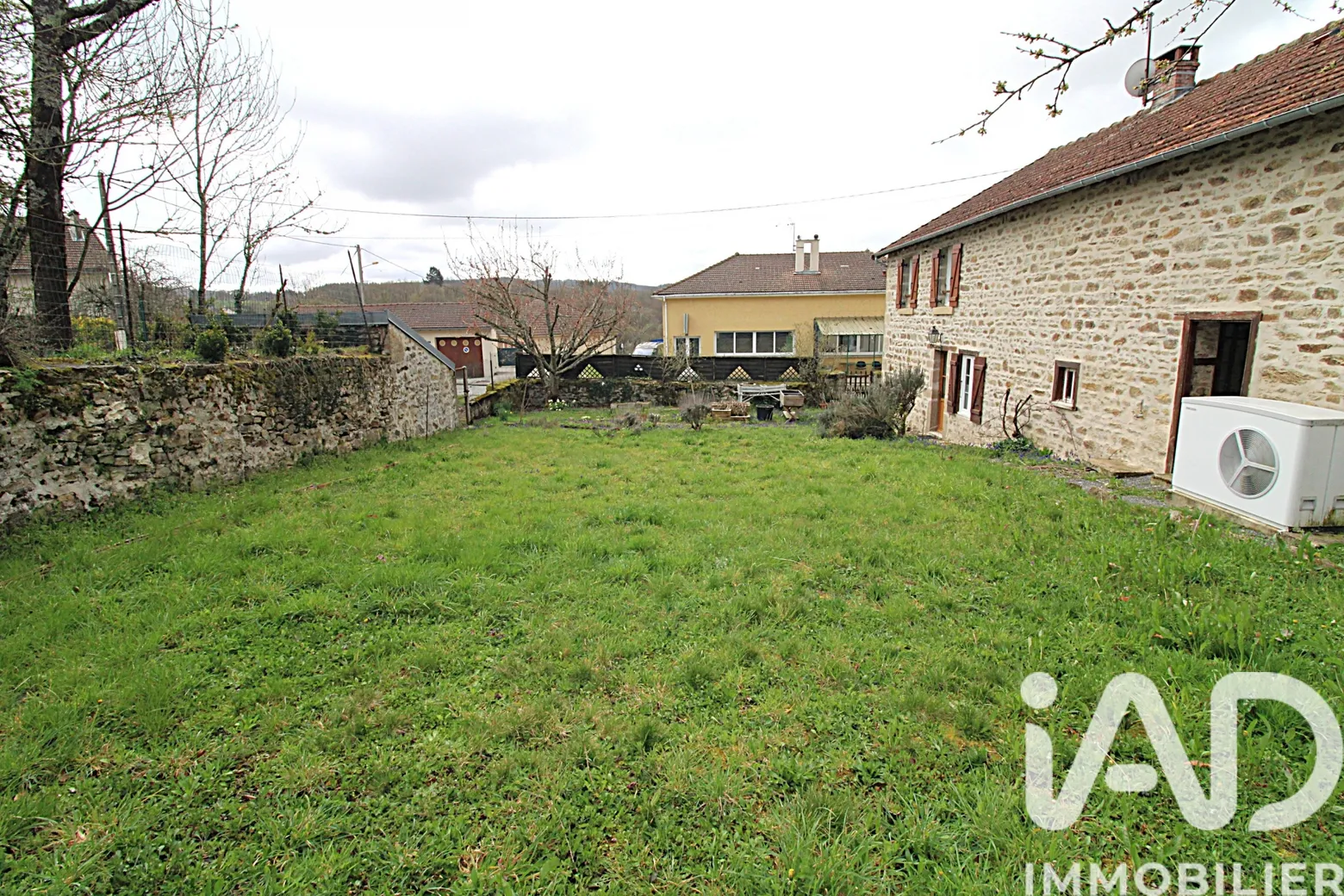 Vente maison à Bourganeuf (23400) : maison de village 8 pièces 156 m² — 2