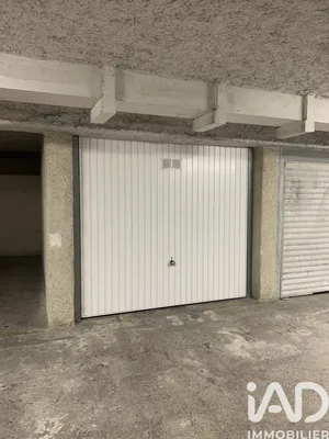 Parking à Paris (75020)