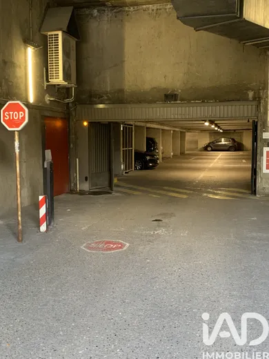 Parking in Paris (75020)