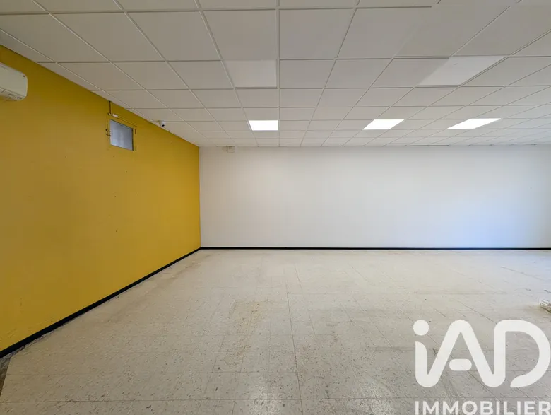 Local commercial 81 m² · à Villeneuve-lès-Béziers · 80,7 m² · 106 000 €