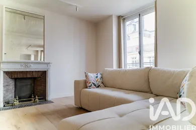 Apartment in Paris (75008)