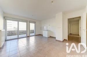 Apartment in Bron (69500)