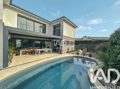 Maison à Saint-Médard-en-Jalles, France (33160)
