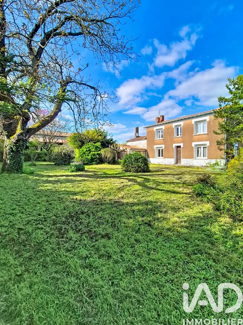 Maison 5 pièces 137 m² · à La Grève-sur-Mignon · 137 m² · 242 000 €