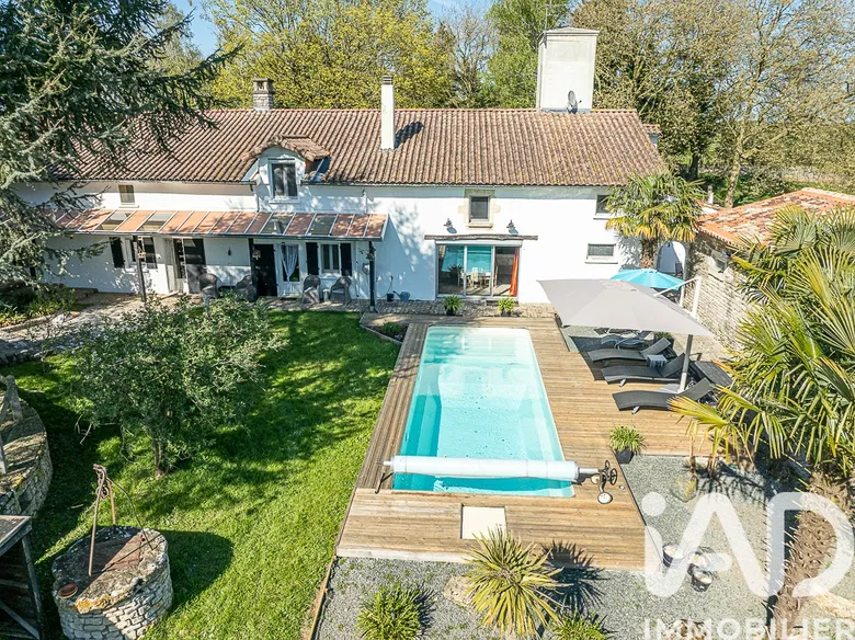 Maison 8 pièces 265 m² · à Coulon · 265 m² · 435 500 €