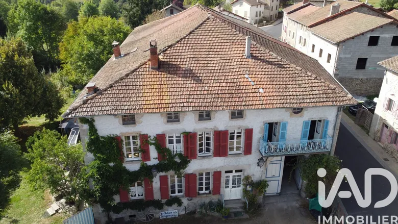 Maison 10 pièces 300 m² · à Saint-Bonnet-le-Chastel · 300 m² · 177 500 €