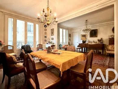Apartment in Paris (75016)