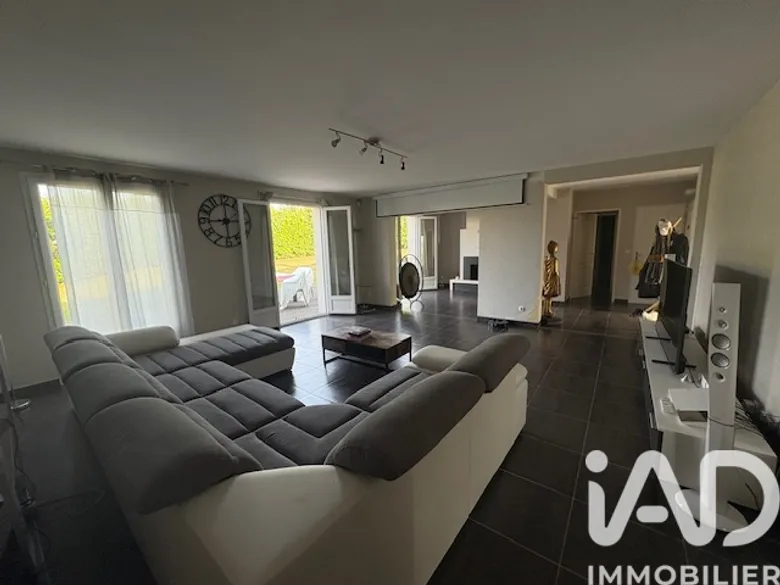 Maison 8 pièces 255 m² · à Azay-sur-Cher · 255 m² · 563 000 €