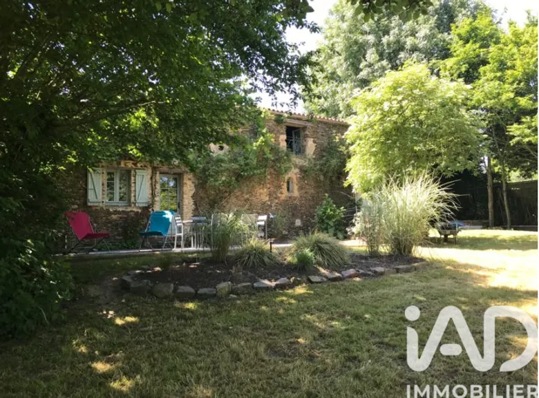 Maison 8 pièces 180 m² · à Sigournais · 180 m² · 322 000 €