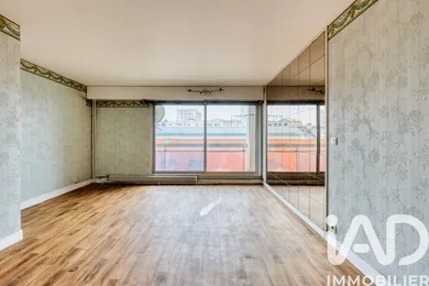 Apartment in Paris (75019)