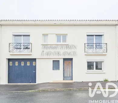 Building in La Roche-sur-Yon (85000)