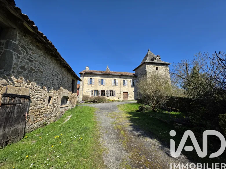Maison 9 pièces 280 m² · à Sousceyrac-en-Quercy · 280 m² · 272 000 €