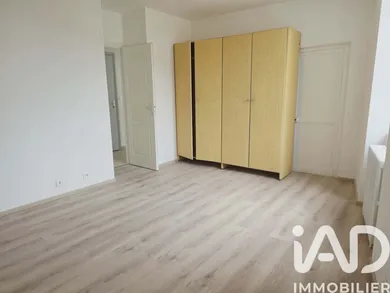 Apartment in Villeneuve-sur-Yonne (89500)
