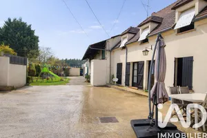 Building in Bonneuil-en-France (95500)