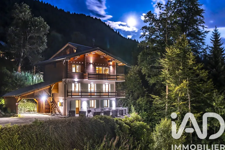 Maison 9 pièces 168 m² · à Arâches-la-Frasse · 168 m² · 1 095 000 €