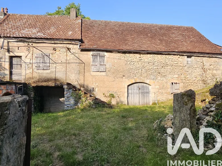 Maison 2 pièces 100 m² · à Rueyres · 100 m² · 76 500 €