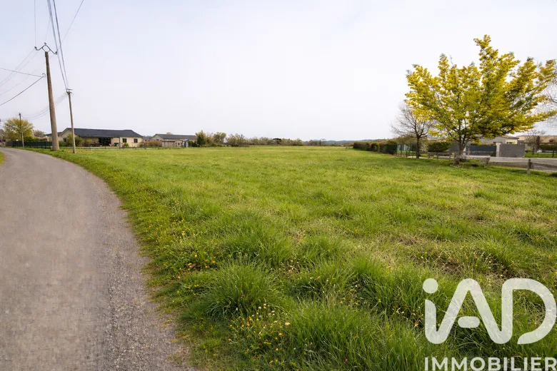 Terrain à bâtir à Cazères (31220) · 86 000 €