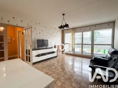 Apartment in Plaisir (78370)