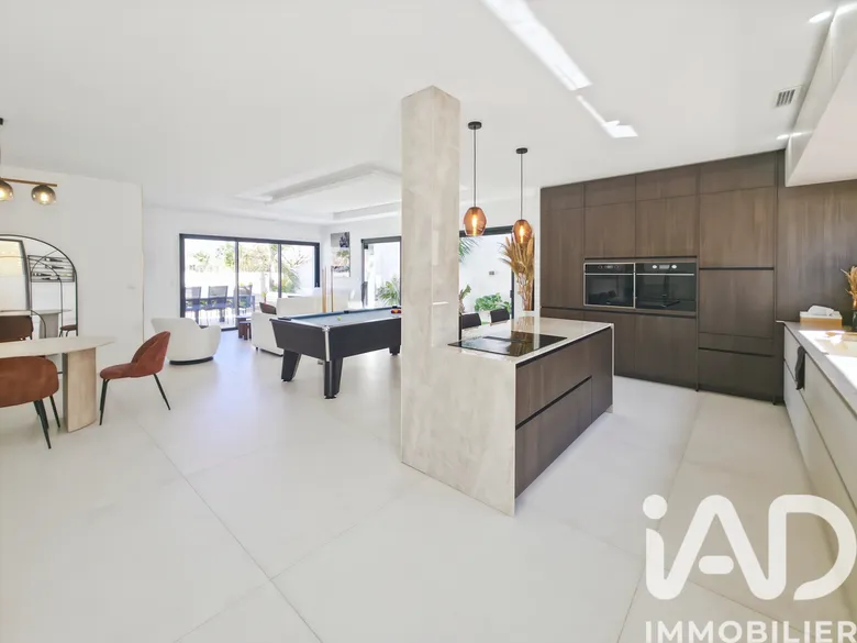 Maison 6 pièces 140 m² · à Montblanc · 140 m² · 559 000 €