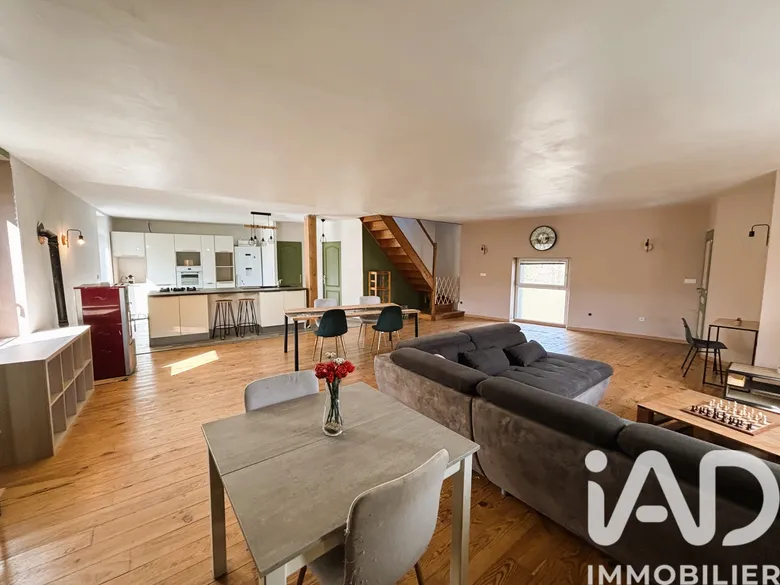 Maison 5 pièces 124 m² · à Pressins · 124 m² · 220 000 €