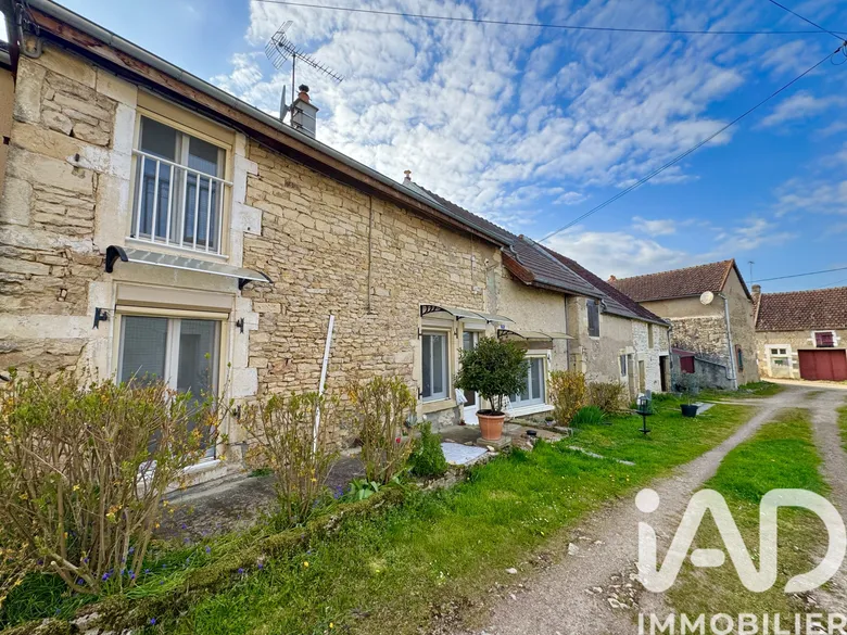 Maison 3 pièces 121 m² · à Amazy · 121 m² · 78 000 €