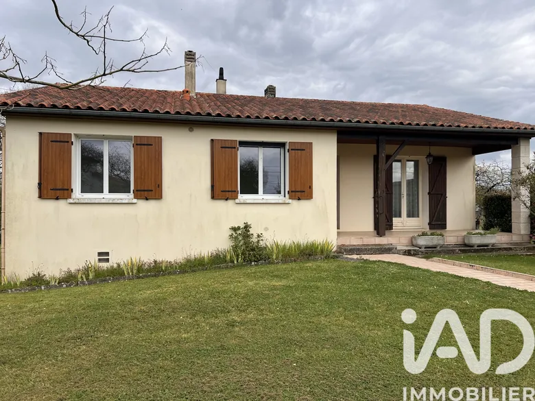 Maison 5 pièces 98 m² · à Alloue · 97,8 m² · 127 000 €
