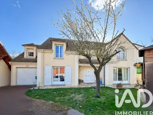 Traditional house in La Ville-du-Bois (91620)