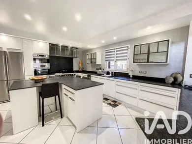 Architectural house in Saint-Denis (93200)