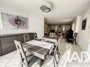 Architectural house in Saint-Denis (93200)