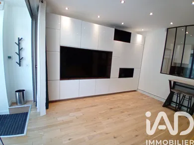 Apartment in Paris (75020)