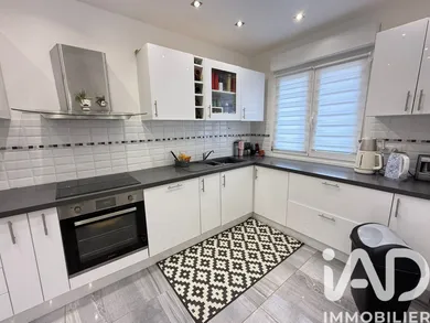 Building in Mantes-la-Jolie (78200)