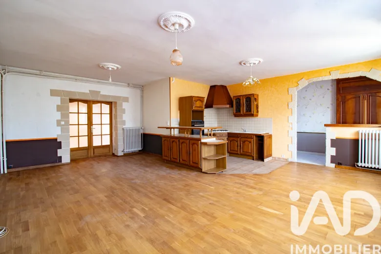 Maison 5 pièces 142 m² · à Corbeilles · 142 m² · 194 900 €