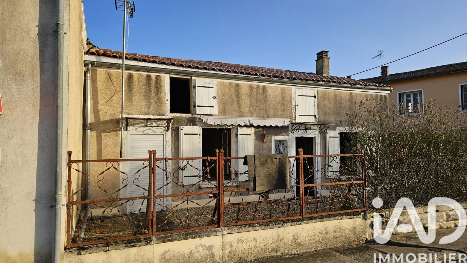 maison à Aigre