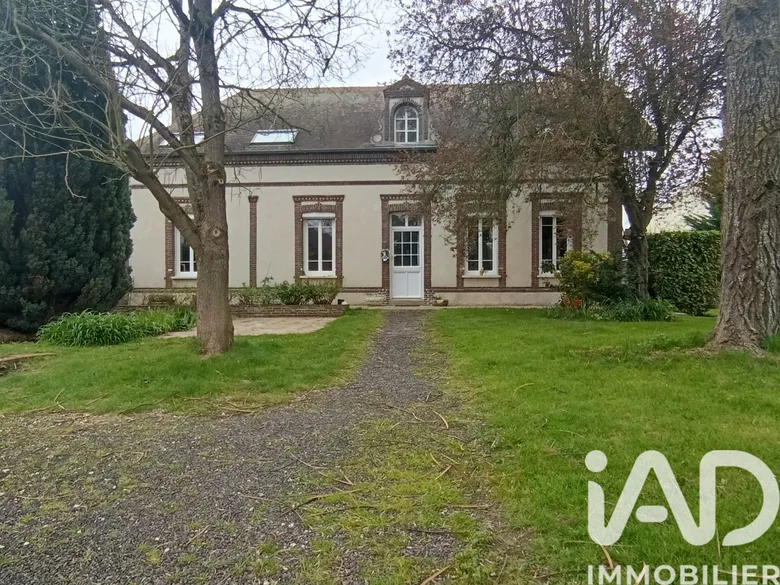 Maison 10 pièces 204 m² · à Lignerolles · 204 m² · 399 000 €