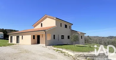 Architectural house in Trélissac (24750)