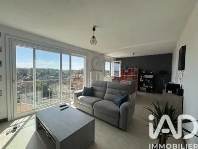 Apartment in Pont-Sainte-Marie (10150)