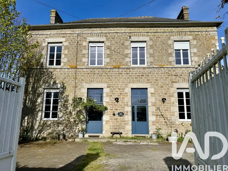 Maison 10 pièces 300 m² · à Lassay-les-Châteaux · 300 m² · 199 900 €