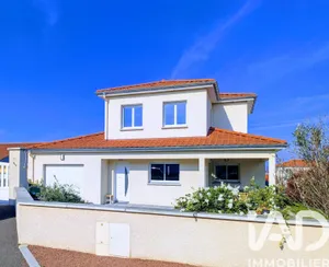 Maison à Commelle-Vernay (42120)