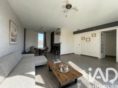 Duplex in Maurepas (78310)